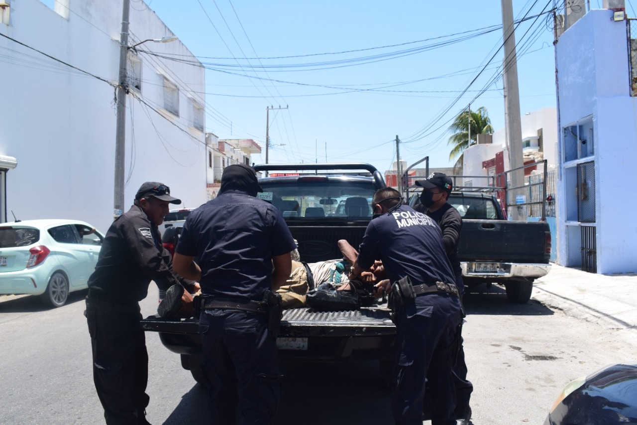 El hombre fue trasladado a la cárcel municipal luego de golpear y escupir a los policías El hombre fue trasladado a la cárcel municipal luego de golpear y escupir a los policías