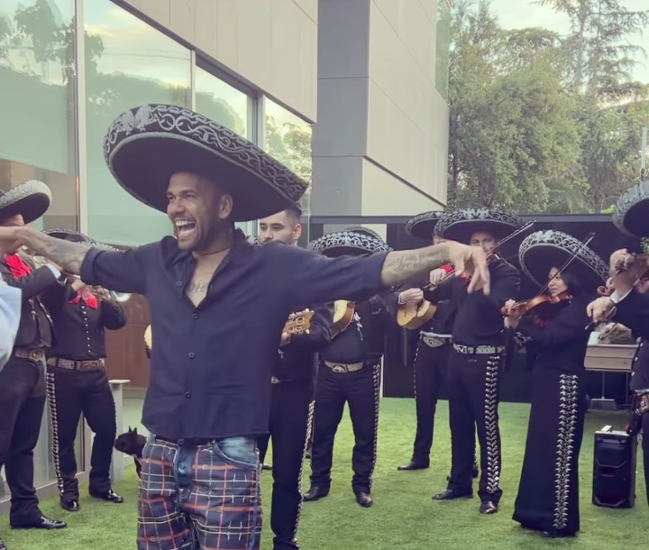 Esto es lo que costó Dani Alves a los Pumas y lo que estará ganando mientras juega en la Liga MX