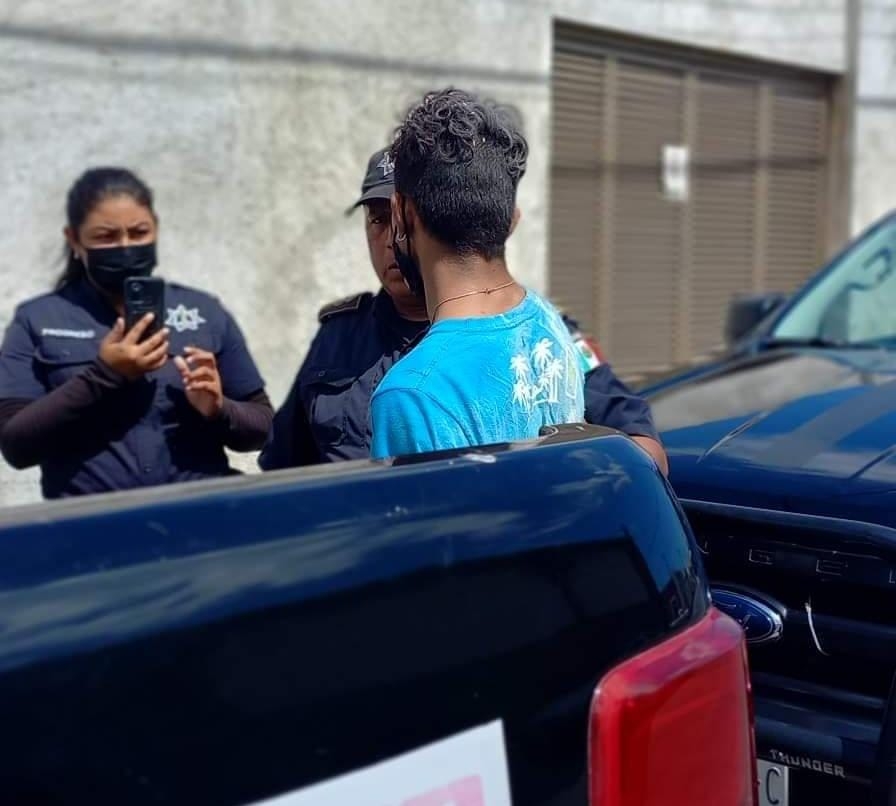 Vecinos llamaron a la Policía Municipal de Progreso para la detención del joven