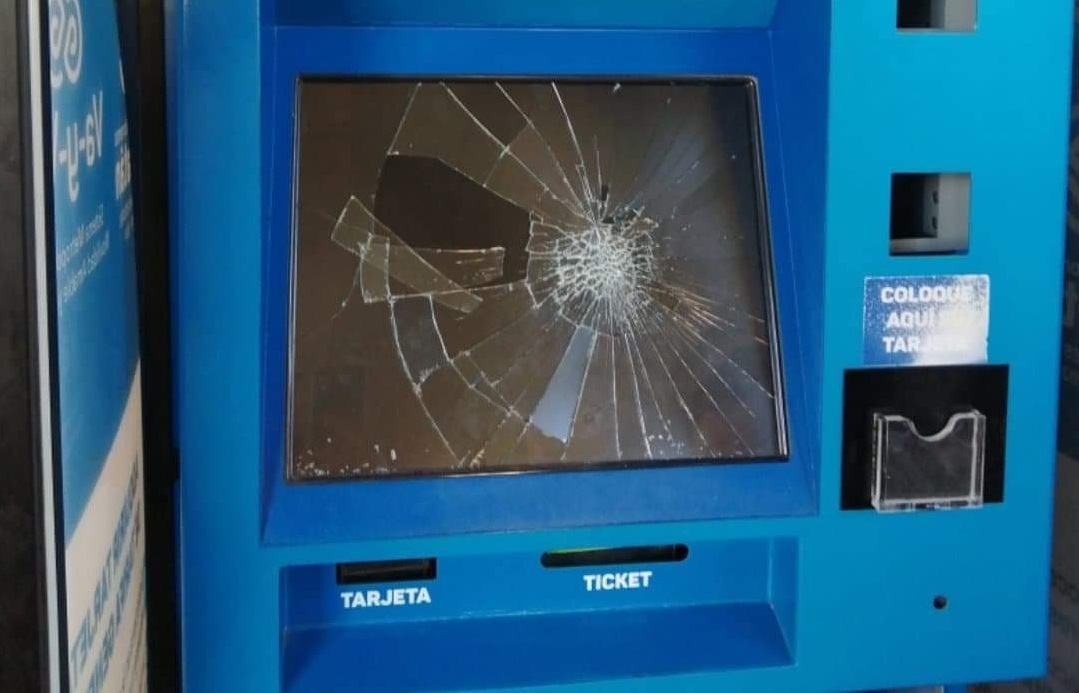 En el tercer ataque también rompieron la pantalla del cajero del Va y Ven
