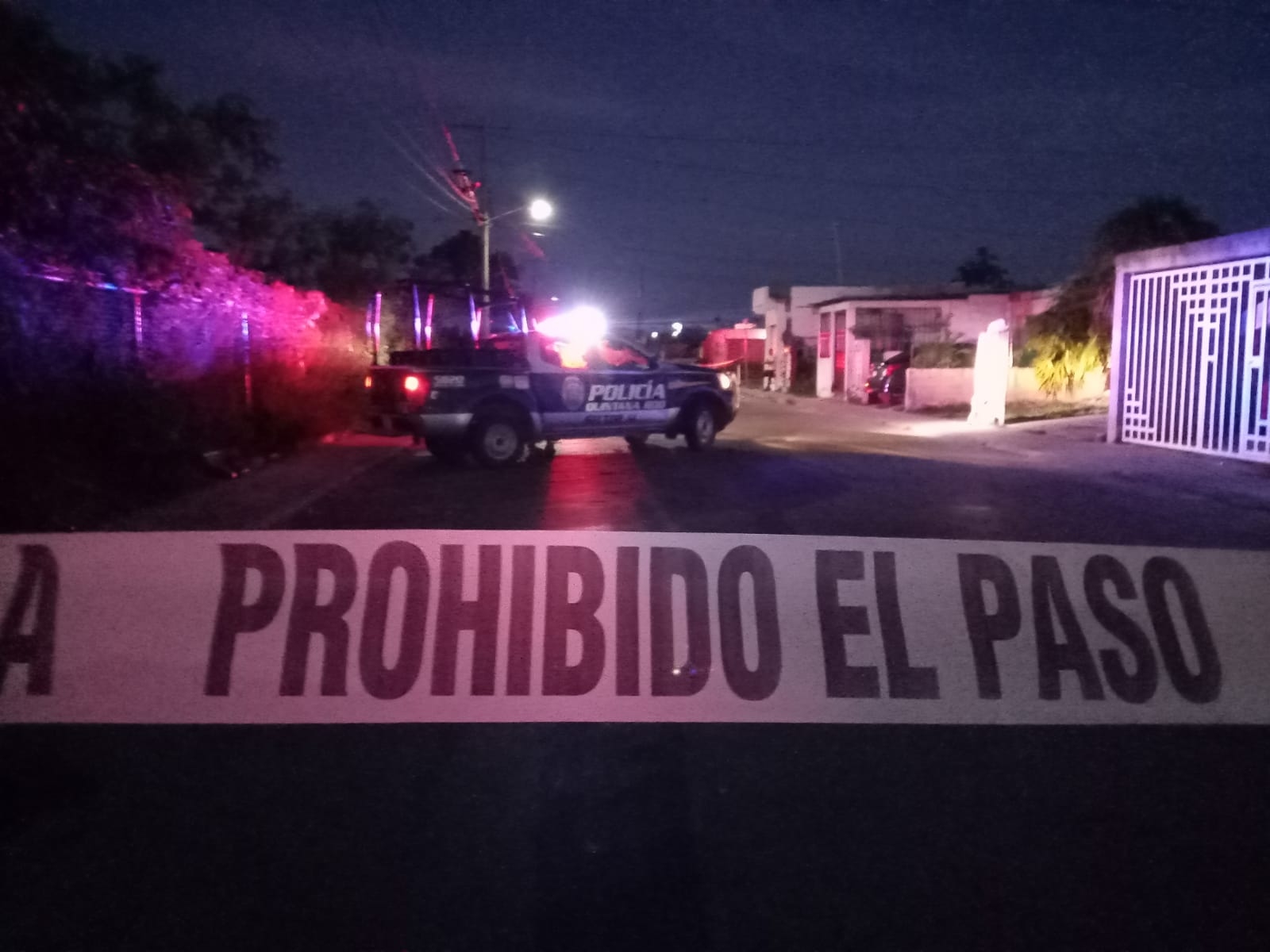 Una de las víctimas, al parecer un mesero, fue localizado en la colonia irregular La Riviera