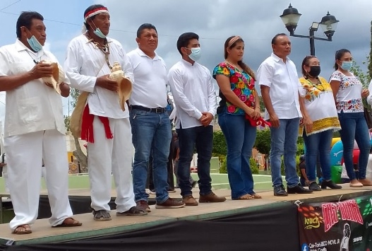Exponen artesanías en la primer expoferia en Peto, Yucatán