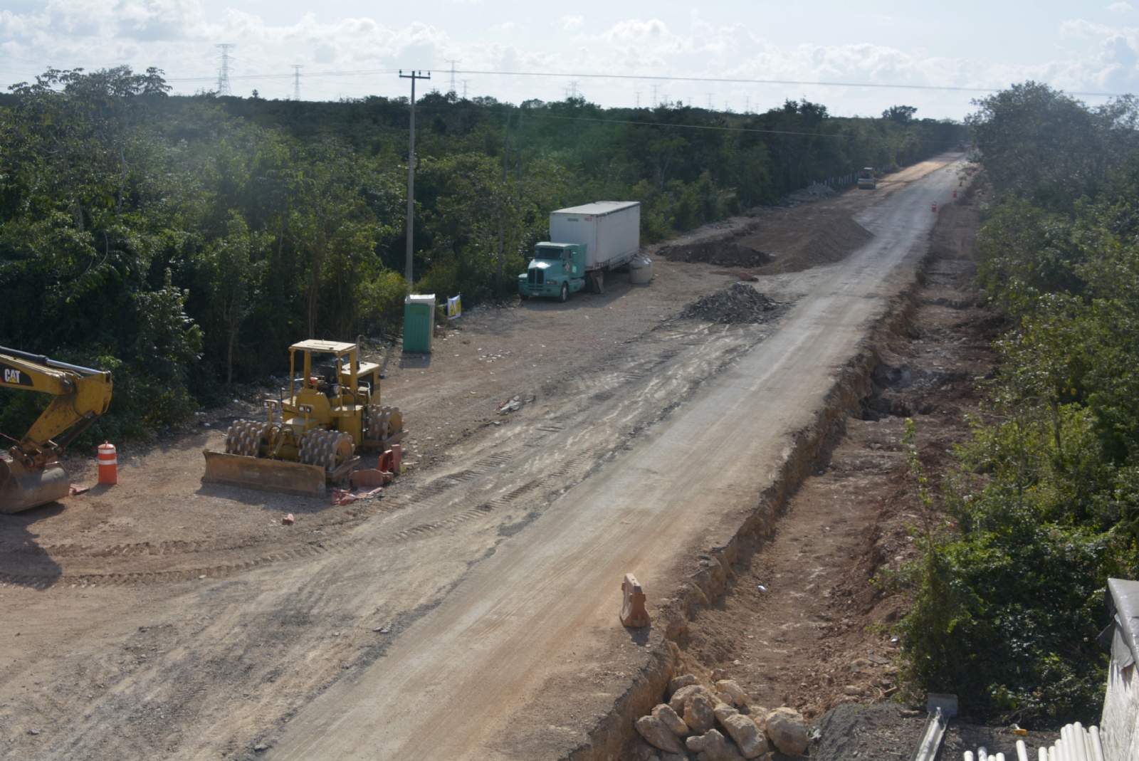 Las labores del Tramo 5 Sur en Quintana Roo se retomaron luego de la declaratoria de Obra de Seguridad Nacional, por lo que la Sedena se encargará de su edificación Las labores del Tramo 5 Sur en Quintana Roo se retomaron luego de la declaratoria de Obra de Seguridad Nacional, por lo que la Sedena se encargará de su edificación