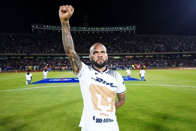 Dani Alves fue echado de Pumas tras ser acusado por abuso sexual