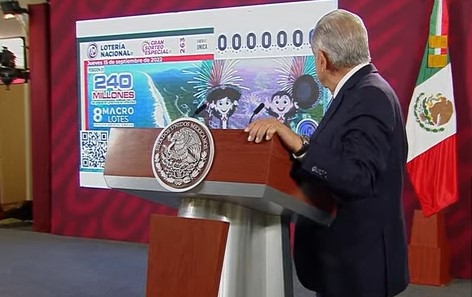 AMLO señaló que se otorgarán 8 lotes de apróximadamente 100 hectáreas cada uno.  Foto: Captura de pantalla