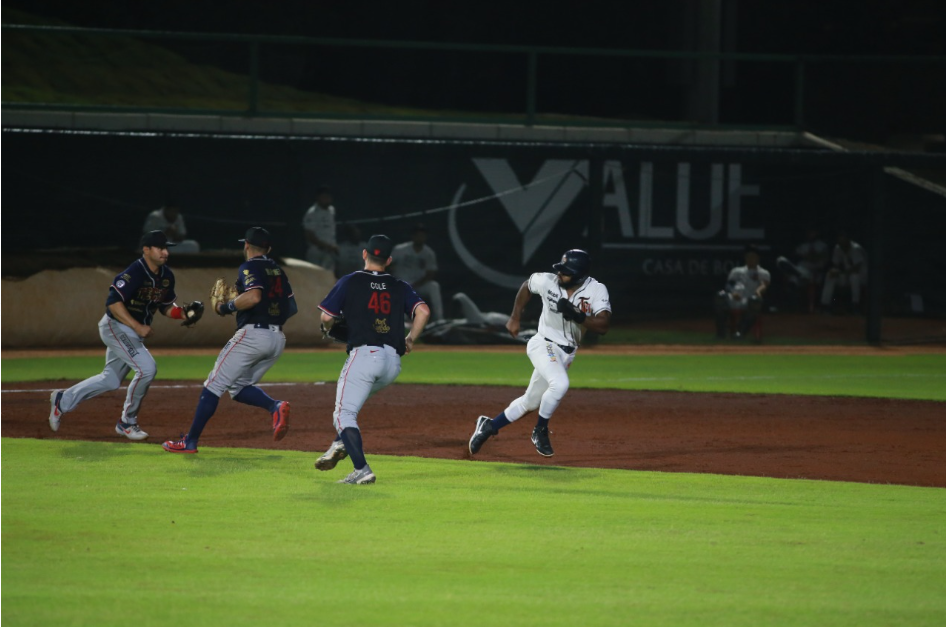 Tecolotes de los Dos Laredos vencieran 4-2 a los Tigres de Quintana Roo enla serie 27 de la Temporada 2022 de la Liga Mexicana de Béisbol