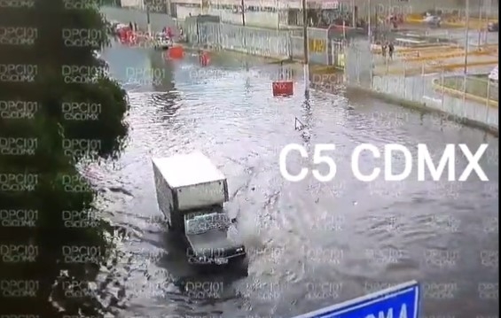 Lluvia dejó encharcamientos en la Ciudad de México. Foto: C5 Lluvia dejó encharcamientos en la Ciudad de México. Foto: C5