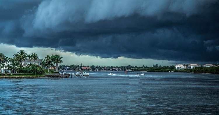 Tormenta tropical Howard se forma al sur de Baja California en México
