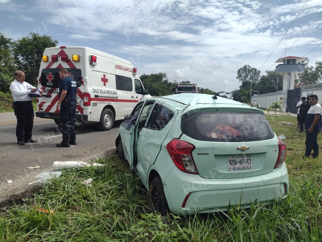 Una familia originaria del Estado de México volcó su unidad en la carretera de Tulum al municipio de Felipe Carrillo Puerto, donde una menor perdió la vida Una familia originaria del Estado de México volcó su unidad en la carretera de Tulum al municipio de Felipe Carrillo Puerto, donde una menor perdió la vida