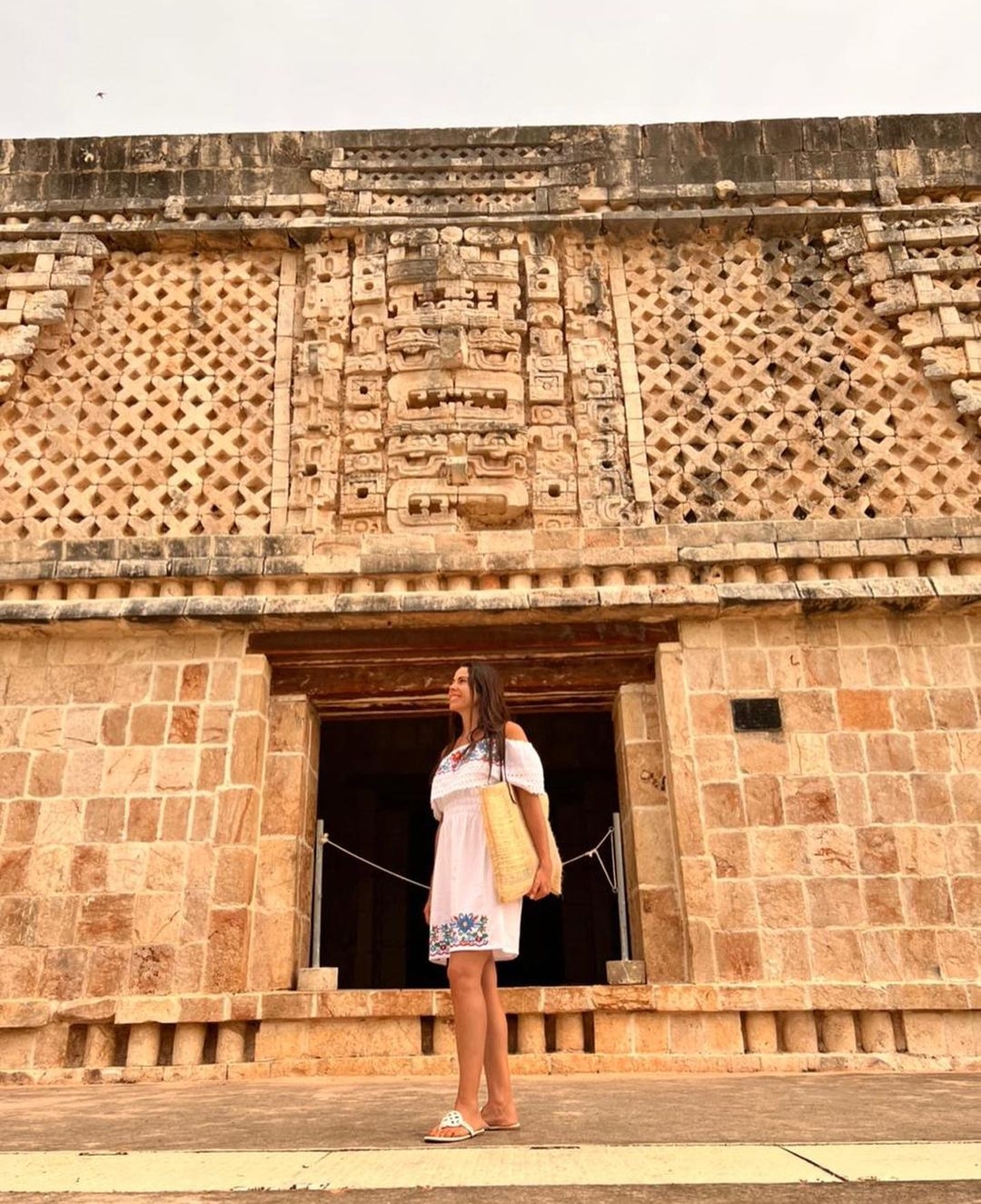 Paola Rojas visitó la zona arqueológica de Uxmal