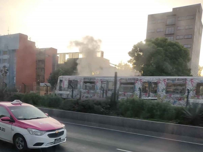 Personal del Metro auxilió a pasajeros para desalojar un convoy y llegar a Villa de Cortés a pie