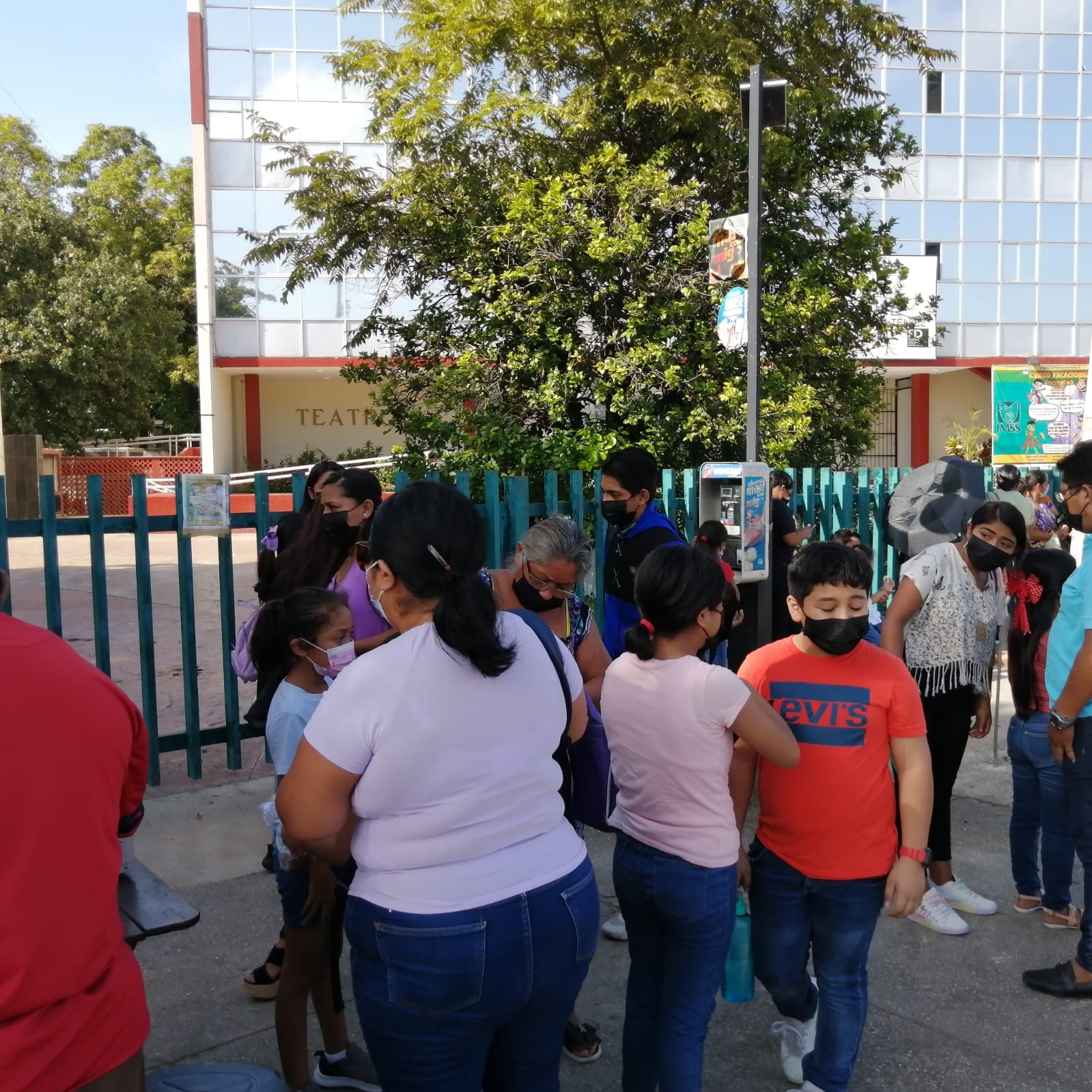 Los padres de familia aseguraron que les dieron este punto y día para la aplicación de la dosis Los padres de familia aseguraron que les dieron este punto y día para la aplicación de la dosis