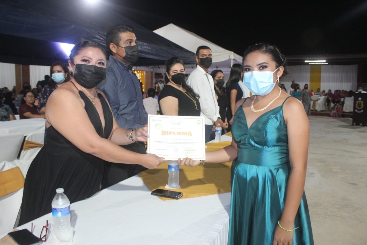 El evento se realizó en un conocido salón de la ciudad El evento se realizó en un conocido salón de la ciudad