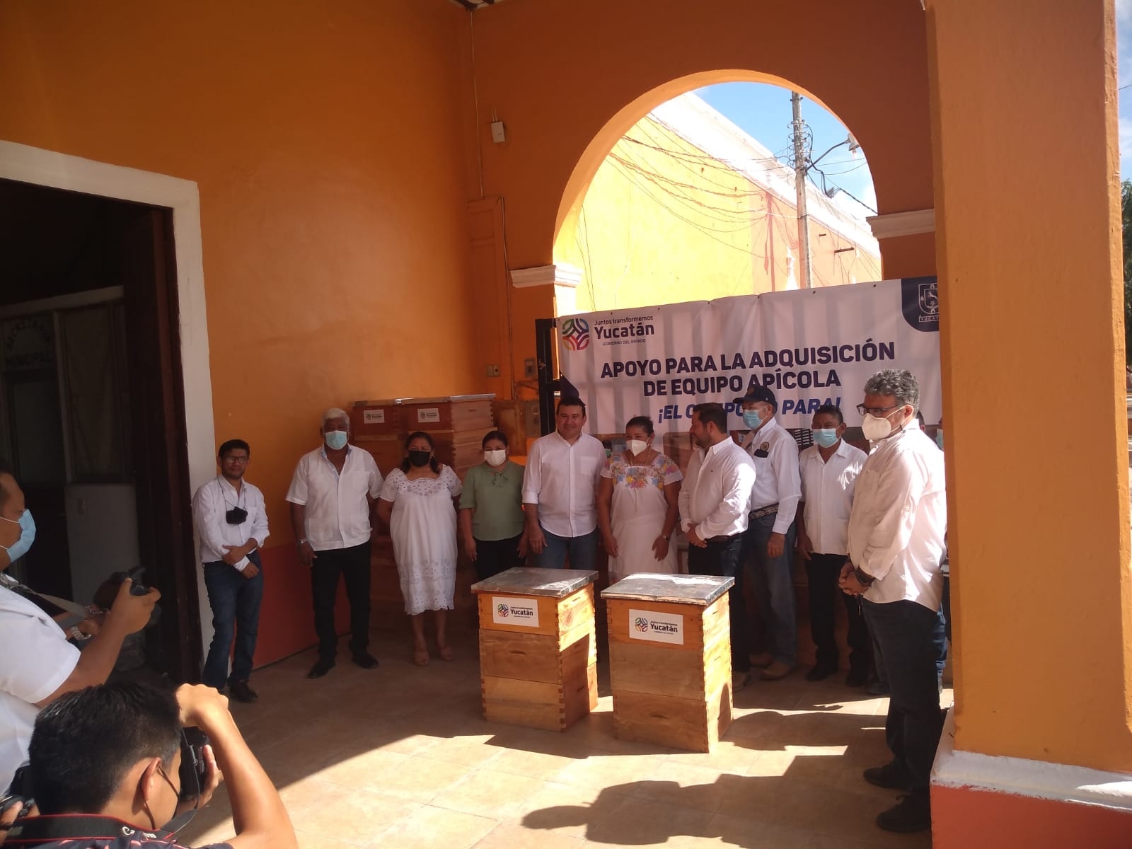 La primera apicultura, que recibió su apoyo estatal fue la ciudadana, Irma Guadalupe Durán Quintal