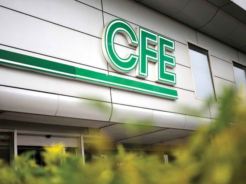 Autoridades de la CFE denuncian campaña negra en contra del director Manuel Bartlett. Foto: Cuartoscuro