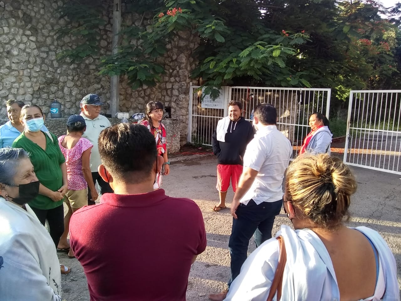 Los ejidatarios esperaron a su abogado para poder realizar la liberación y reapertura de los vestigios mayas de Dzibichaltún en Yucatán