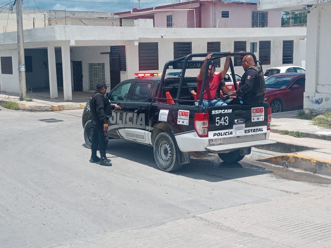 Los taxis fueron detenidos y los ilegales asegurados y trasladados a la subsede de la Fiscalía General de la República (FGR)