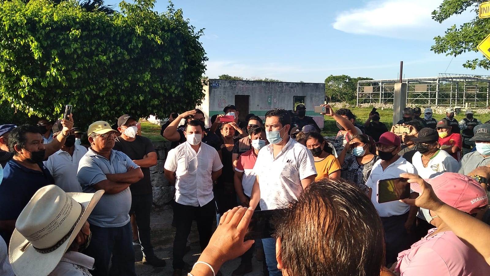Cabe recordar que el mismo INAH quien condicionó a los ejidatarios de aceptar el dinero ofrecido o se usaría la fuerza pública Cabe recordar que el mismo INAH quien condicionó a los ejidatarios de aceptar el dinero ofrecido o se usaría la fuerza pública