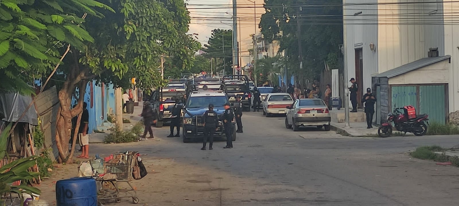 Tras el reporte de emergencia por un presunto levantón se registró una fuerte movilizaciónm policíal. Foto: Por Esto!

