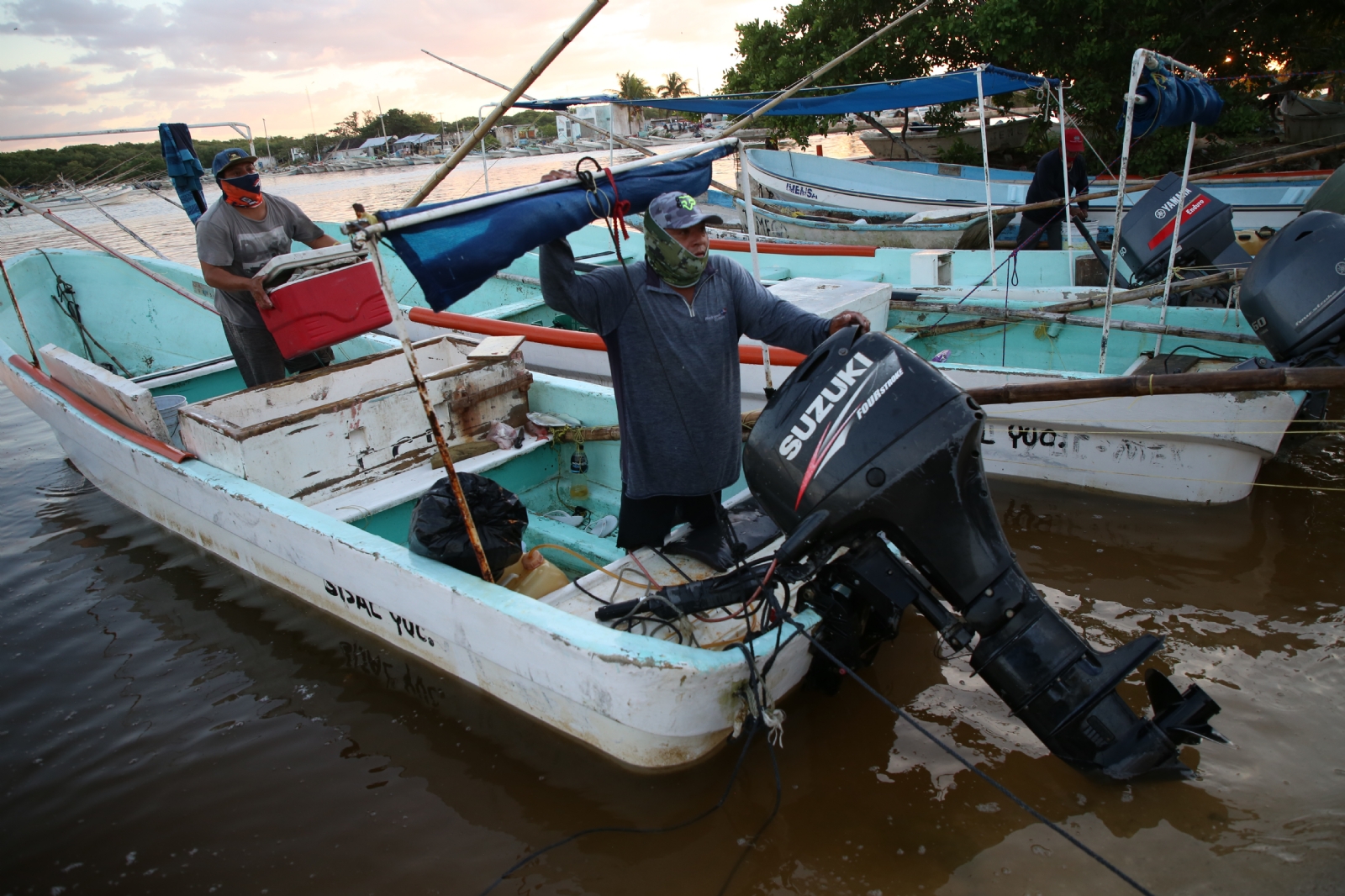 Los pescadores se encuentran optimistas, pues a pesar de que el equipo para iniciar también aumentó de precio, pueden recuperarse si se obtiene una buena captura Los pescadores se encuentran optimistas, pues a pesar de que el equipo para iniciar también aumentó de precio, pueden recuperarse si se obtiene una buena captura