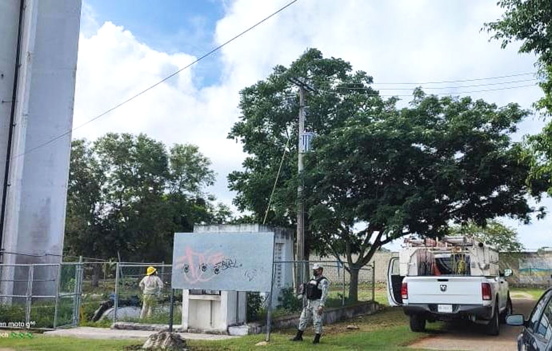 Personal de la CFE acudió a Homún para cortar la energía de la bomba del agua potable Personal de la CFE acudió a Homún para cortar la energía de la bomba del agua potable