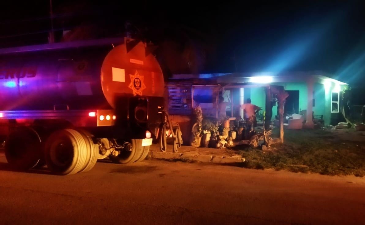 Vecinos pidieron apoyo a las autoridades para sofocar las llamas Vecinos pidieron apoyo a las autoridades para sofocar las llamas
