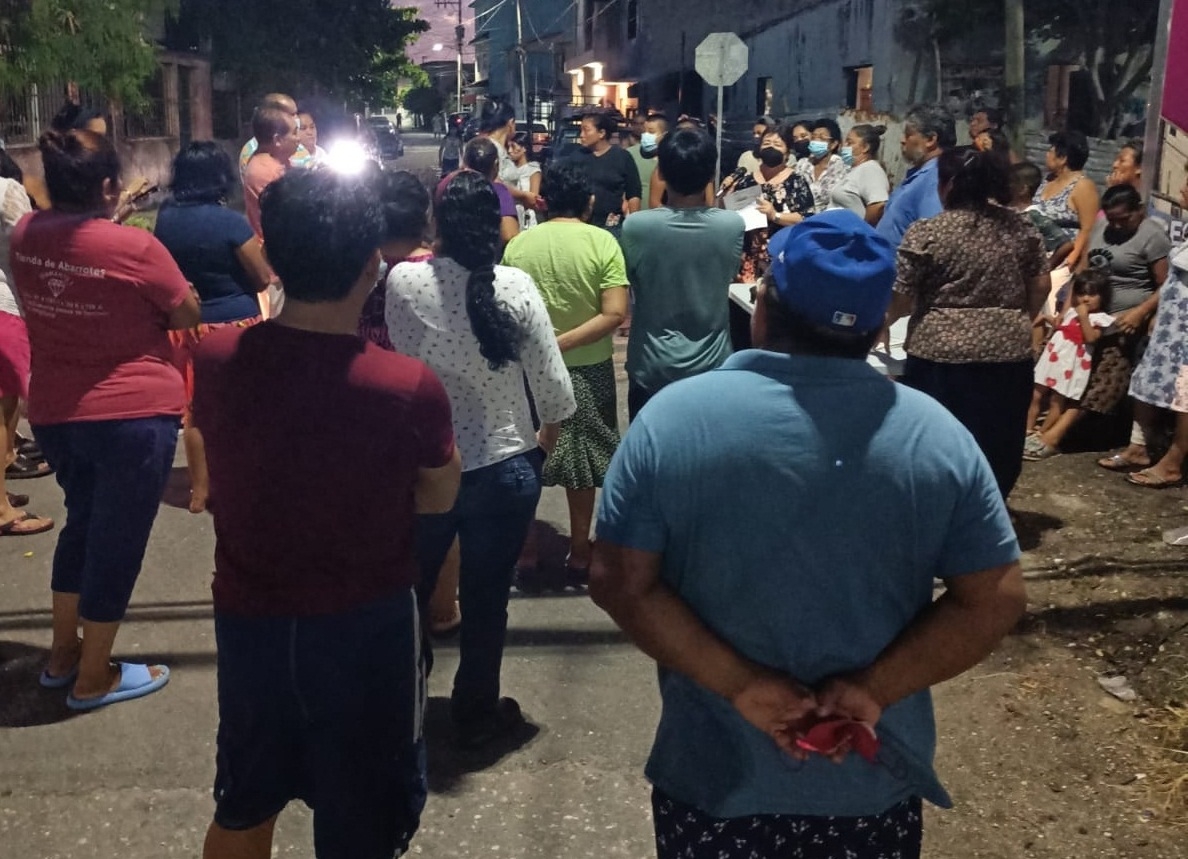 Vecinos mencionaron que harán justicia por su propia mano Vecinos mencionaron que harán justicia por su propia mano