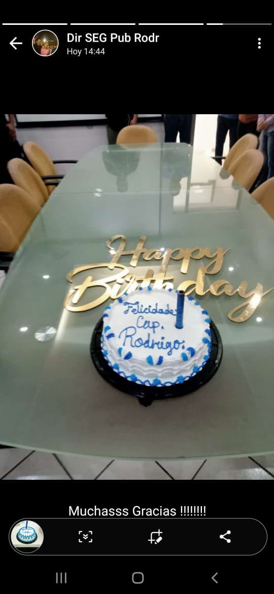 Director de la Policía de Cozumel celebra su cumpleaños en la oficina Director de la Policía de Cozumel celebra su cumpleaños en la oficina