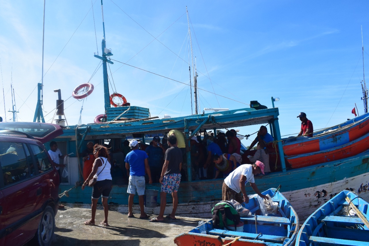 Pescadores han presentado problemas desde el inicio de la marea roja hace 10 días