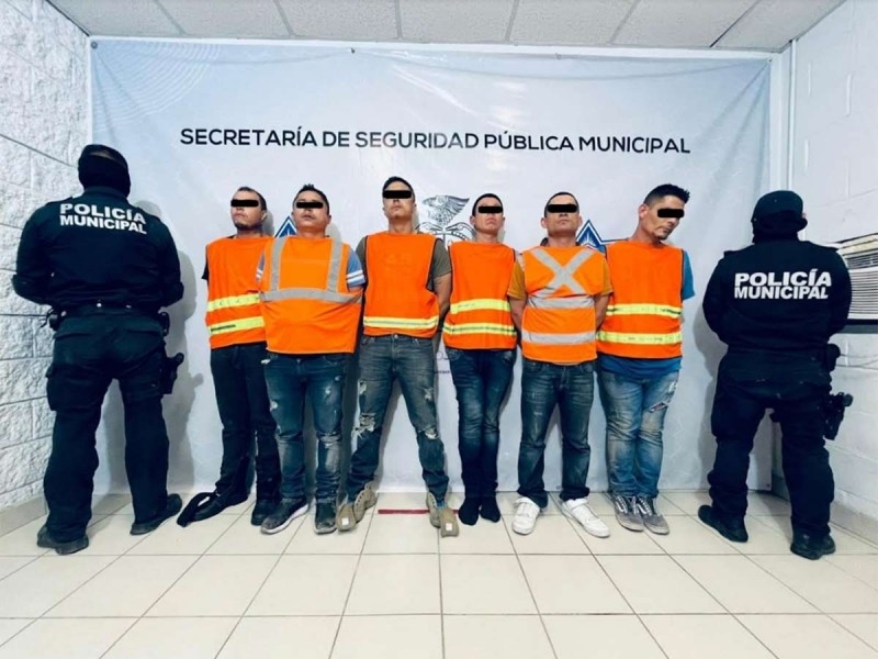 Se les aseguraron 3 rifles de asalto, varios cartuchos y cargadores. Se les aseguraron 3 rifles de asalto, varios cartuchos y cargadores.