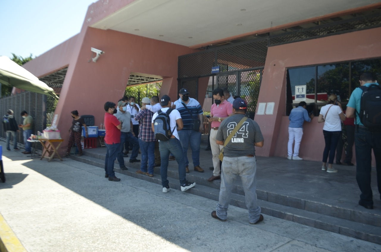 Sindicalizados aseguran que Pemex les proporciona equipo que no les brinda seguridad en su trabajo Sindicalizados aseguran que Pemex les proporciona equipo que no les brinda seguridad en su trabajo