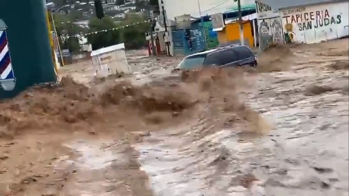 Una niña murió al ser arrastrada por una corriente, hay personas desaparecidas y autoridad llama a no salir a las calles si no es necesario