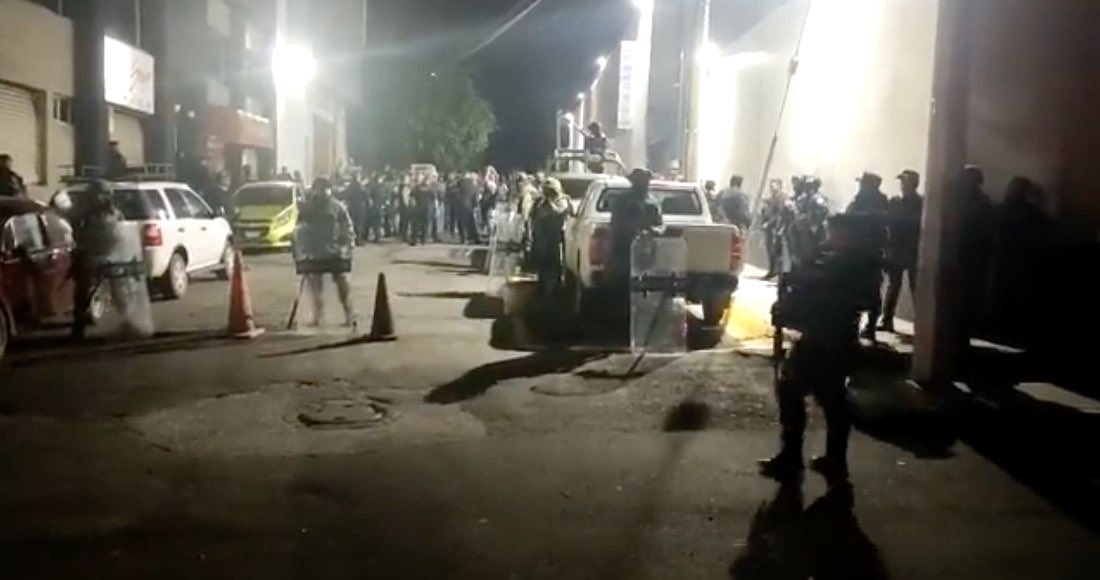 Se montó un fuerte operativo para recibir a los detenidos Se montó un fuerte operativo para recibir a los detenidos
