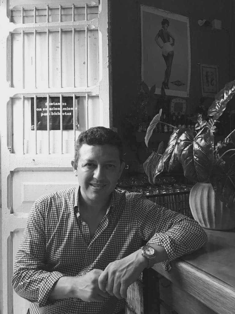 En las historias de Martín Briceño la fuerza de las pasiones, especialmente el erotismo y la ambición, atraviesa las página