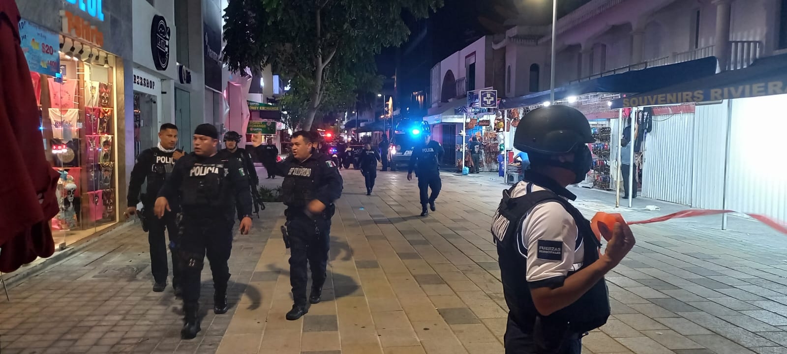 Balacera en un antro de la Quinta Avenida deja como saldo dos heridos Balacera en un antro de la Quinta Avenida deja como saldo dos heridos