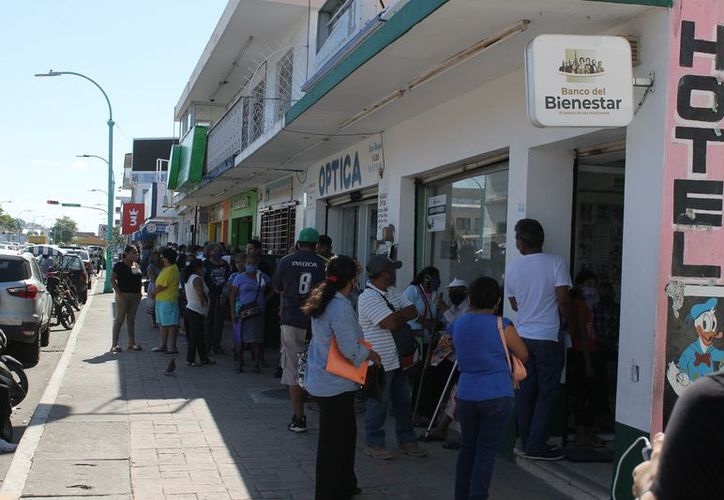 Un banco pretende que una adulta mayor haga un trámite presencia, pero ella está postrada