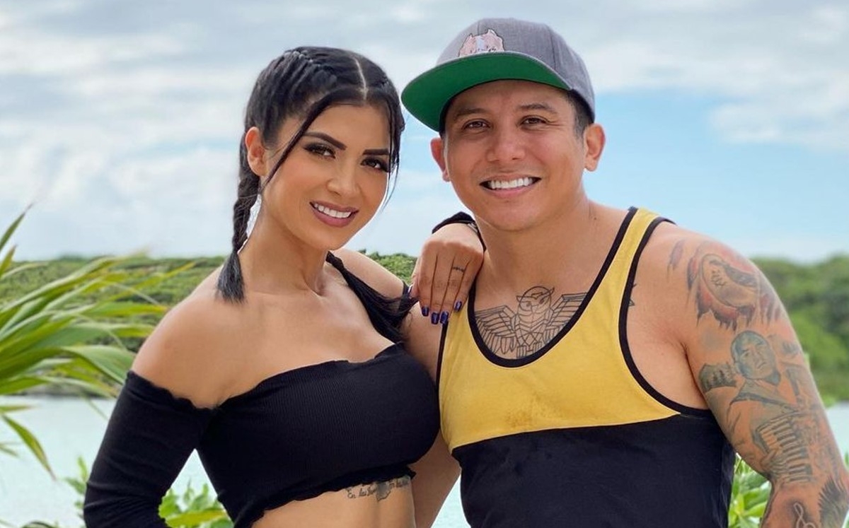 Critican a Kimberly Flores, esposa de Edwin Luna, por 'robar' propina en restaurante Critican a Kimberly Flores, esposa de Edwin Luna, por 'robar' propina en restaurante