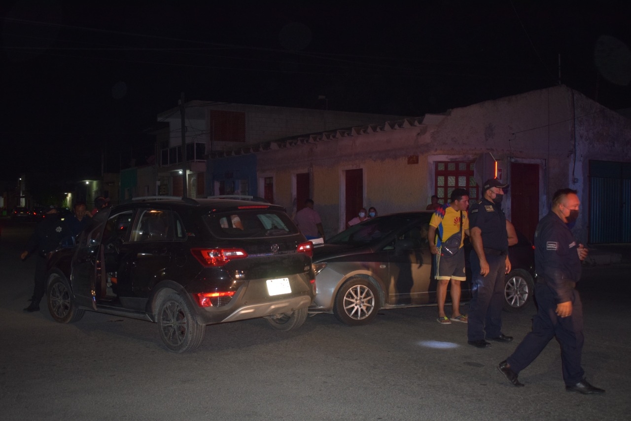 La llegada de los agentes de la Dirección de Seguridad Pública y Tránsito alebrestó al conductor del estado chiapaneco