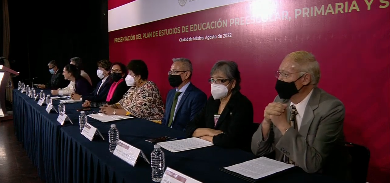La titular actual de la SEP, Delfina Gómez, y quien la sucederá, Leticia Ramírez, están presentes en el evento en la CDMX