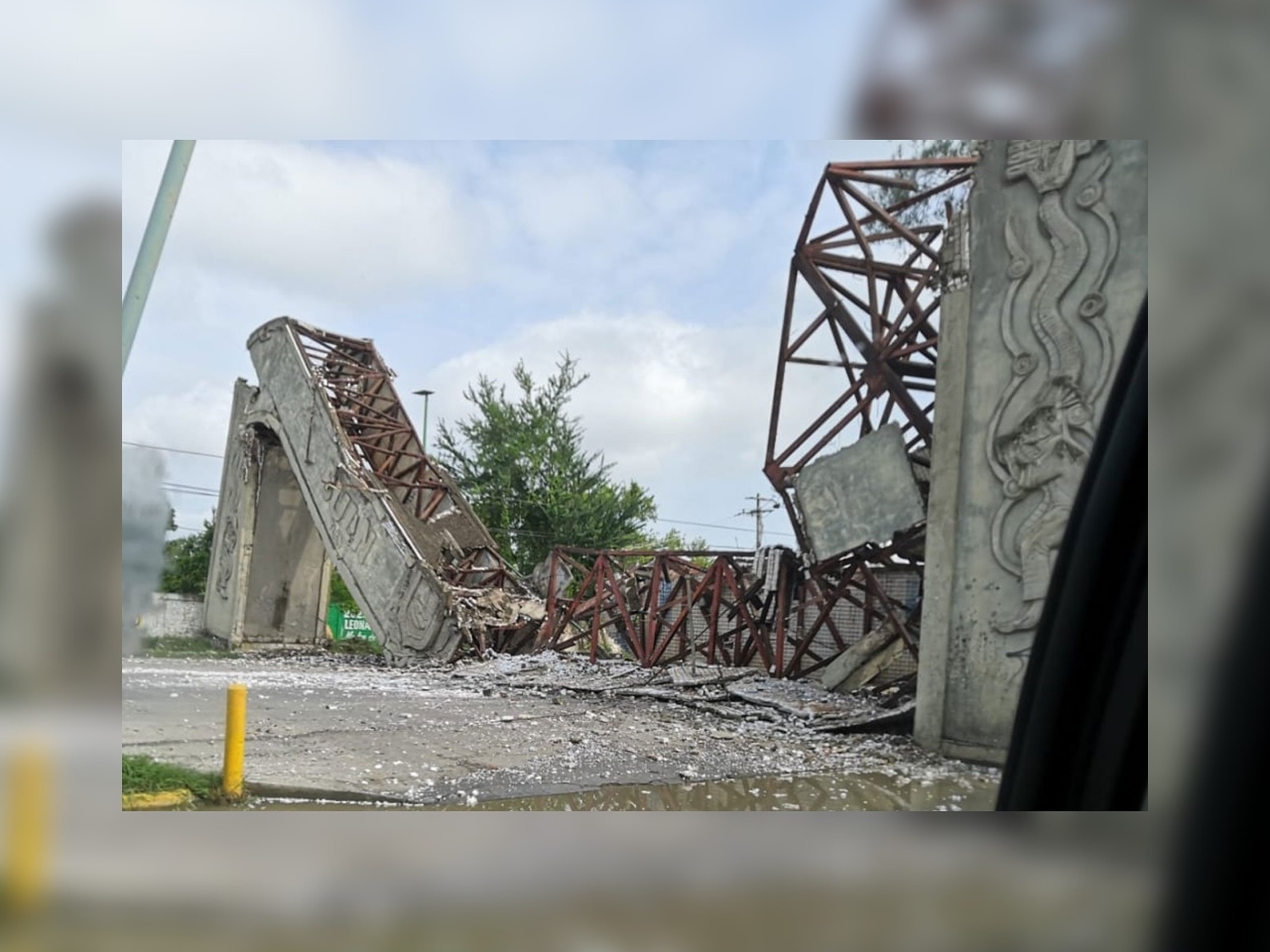 Los escombros del arco de entrada a Coatzintla fueron retirados por personal designado por el municipio