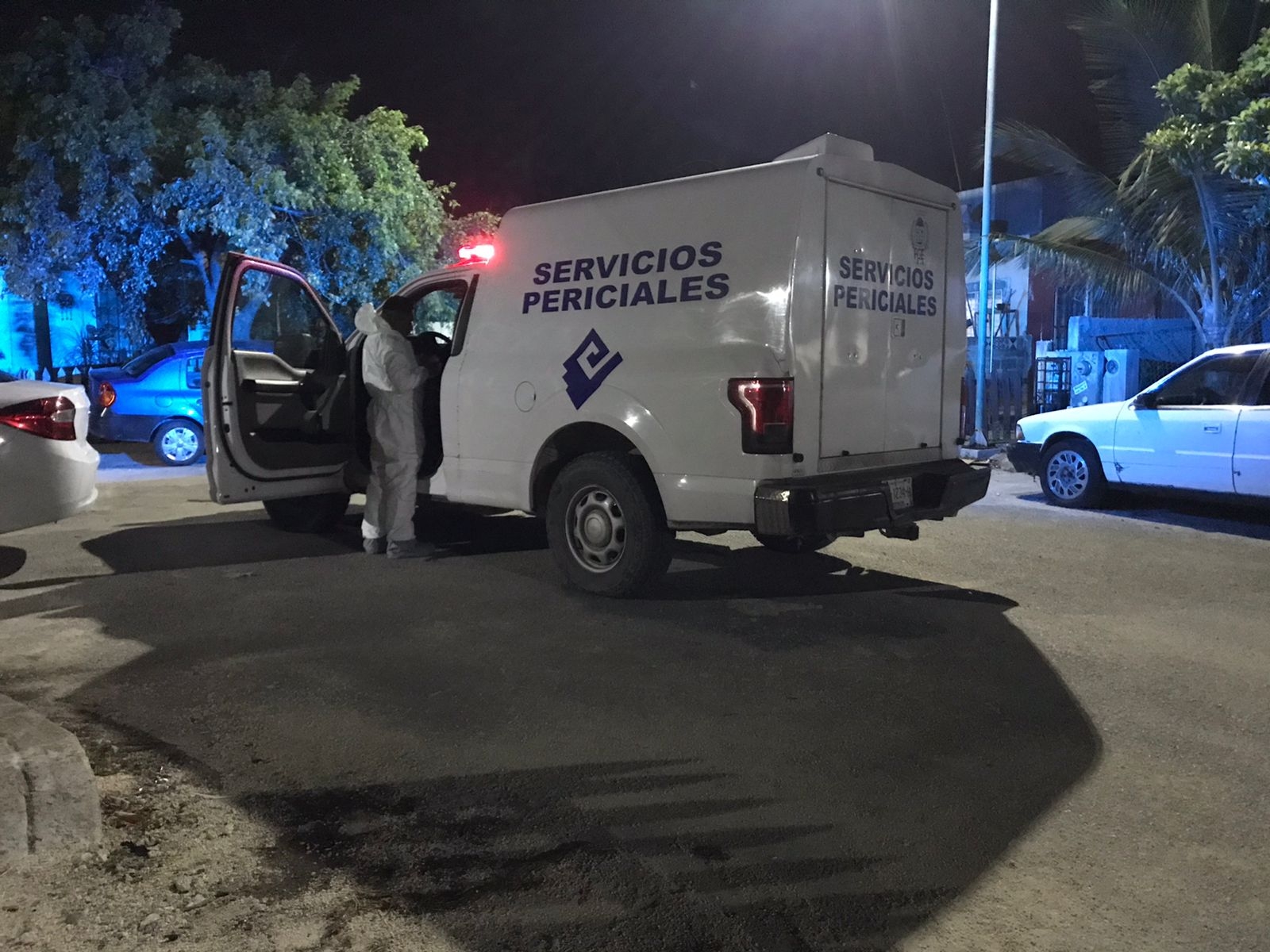 Vecinos reportan olores fétidos y policías encuentran cuerpo de mujer en Cancún Vecinos reportan olores fétidos y policías encuentran cuerpo de mujer en Cancún