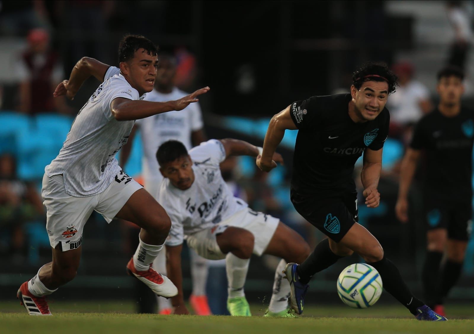 Cancún FC se tuvo que conformar con un empate Cancún FC se tuvo que conformar con un empate
