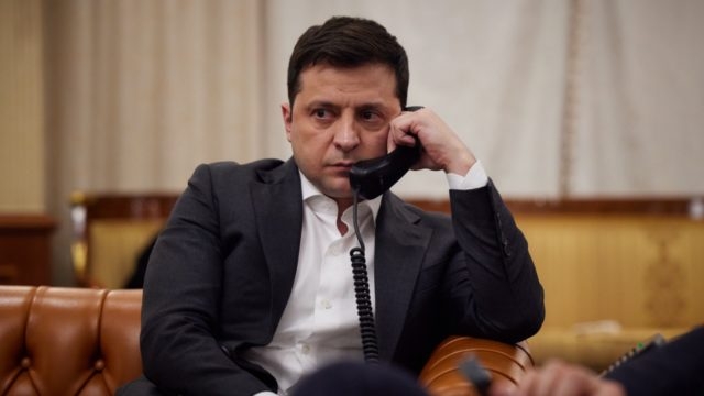 Zelenski acusa a Rusia de "provocaciones" ante la visita del OIEA a Zaporiyia