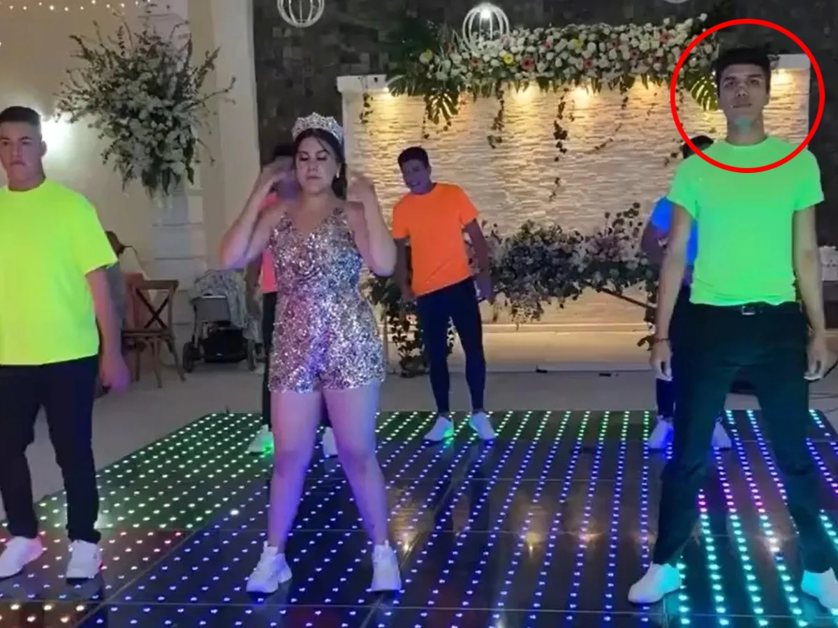 El joven ha desarrollado grandes habilidades en el baile para destacar en sus videos El joven ha desarrollado grandes habilidades en el baile para destacar en sus videos