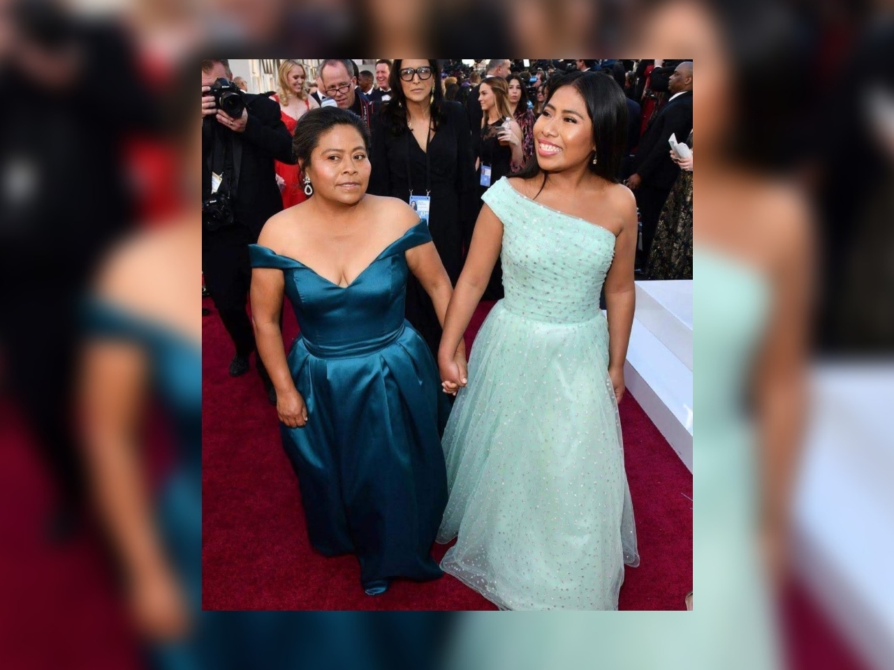 Yalitza Aparicio ha llevado a su mamá a diversos eventos, entre ellos, los Premios Oscar, y ahora decidió viajr con ella a la Riviera Maya Yalitza Aparicio ha llevado a su mamá a diversos eventos, entre ellos, los Premios Oscar, y ahora decidió viajr con ella a la Riviera Maya