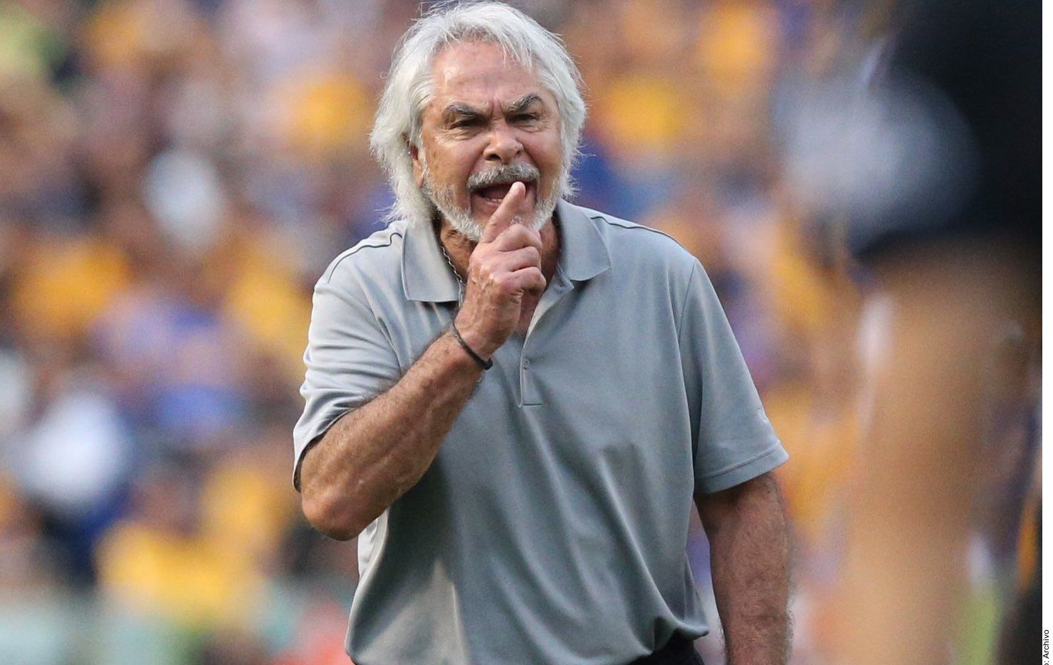 Miguel Mejía Barón ratifica a Lillini como técnico de Pumas