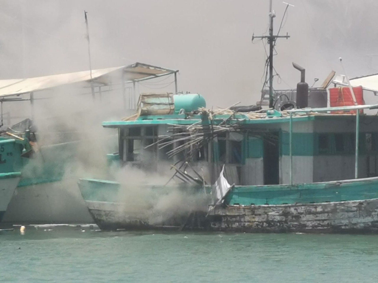 En los primeros días de la temporada una embarcación explotó cuando se encontraba en el puerto de abrigo
