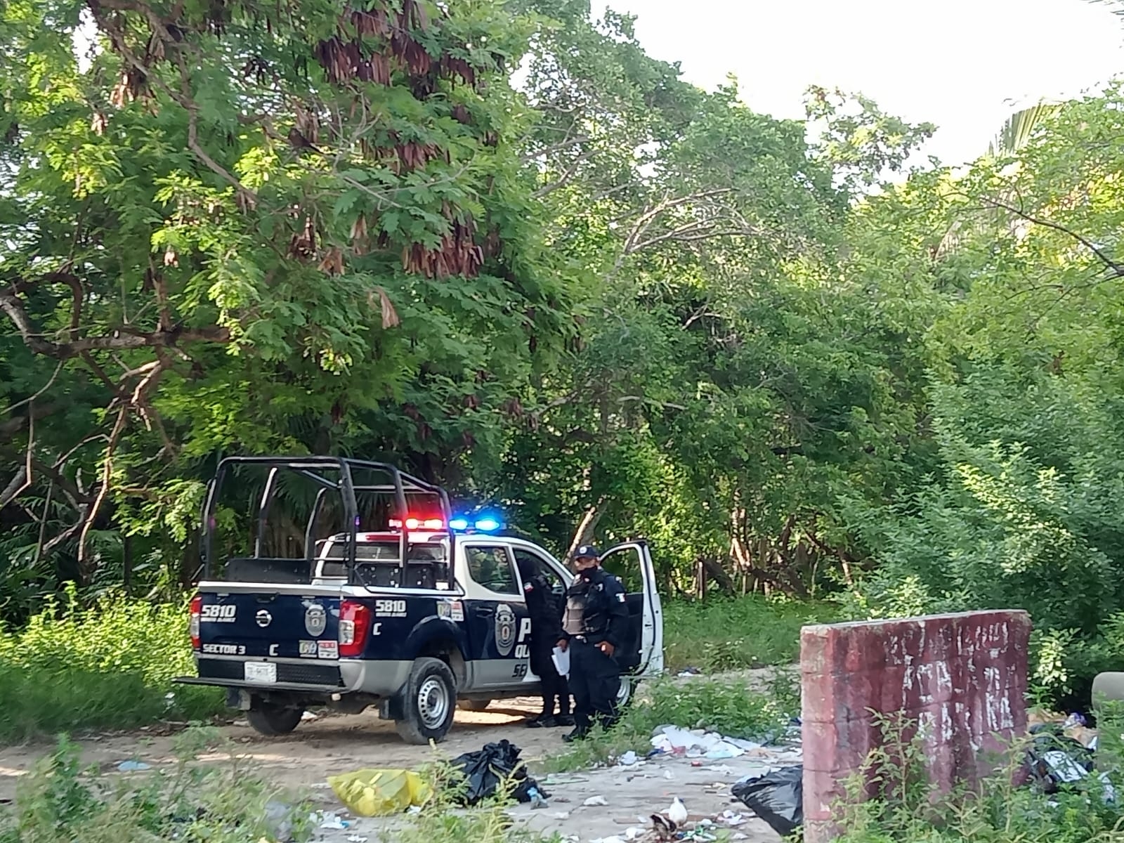 Ejecutan y tiran cuerpo de un taxista en el fraccionamiento Corales de Cancún