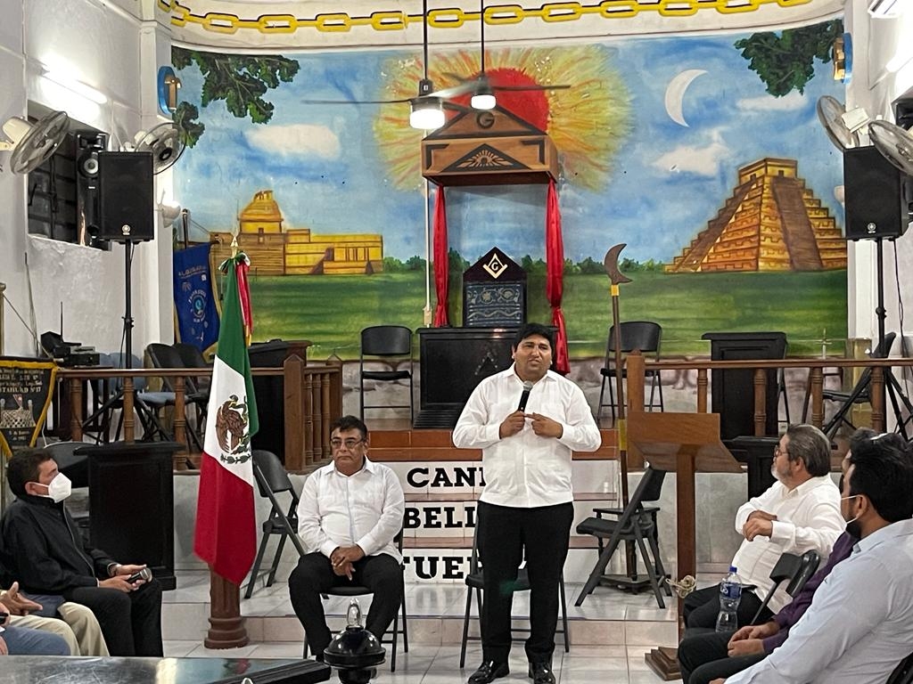El secretario General y Jurídico del Infonavit, Rogerio Castro Vázquez, presentó el beneficio "Crédito Seguro" en Yucatán. Foto: Cortesía