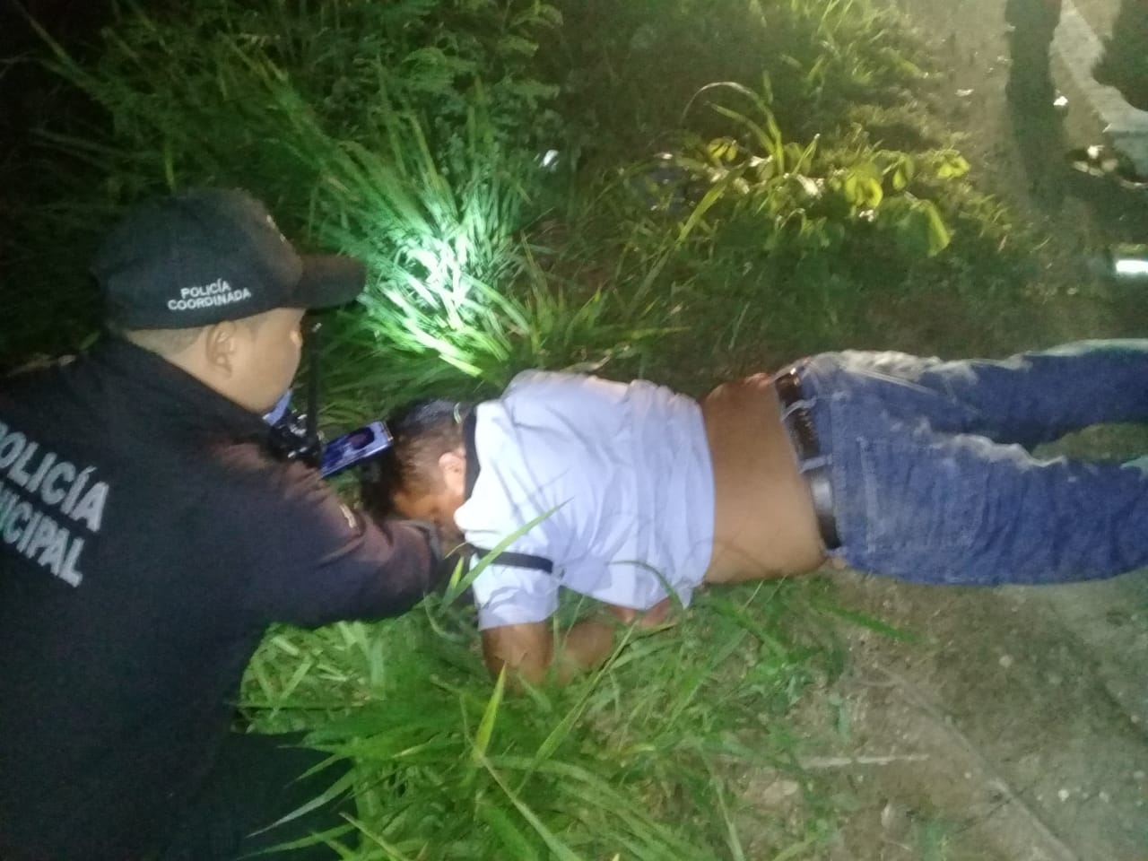 Ebrio derrapa en motocicleta en la carretera federal Muna-Chetumal Ebrio derrapa en motocicleta en la carretera federal Muna-Chetumal